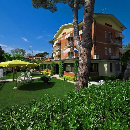 Hotel Versilia Camaiore Bagian luar foto