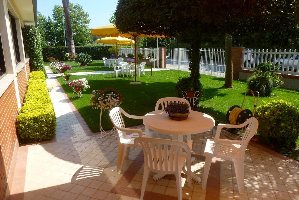 Hotel Versilia Camaiore Bagian luar foto