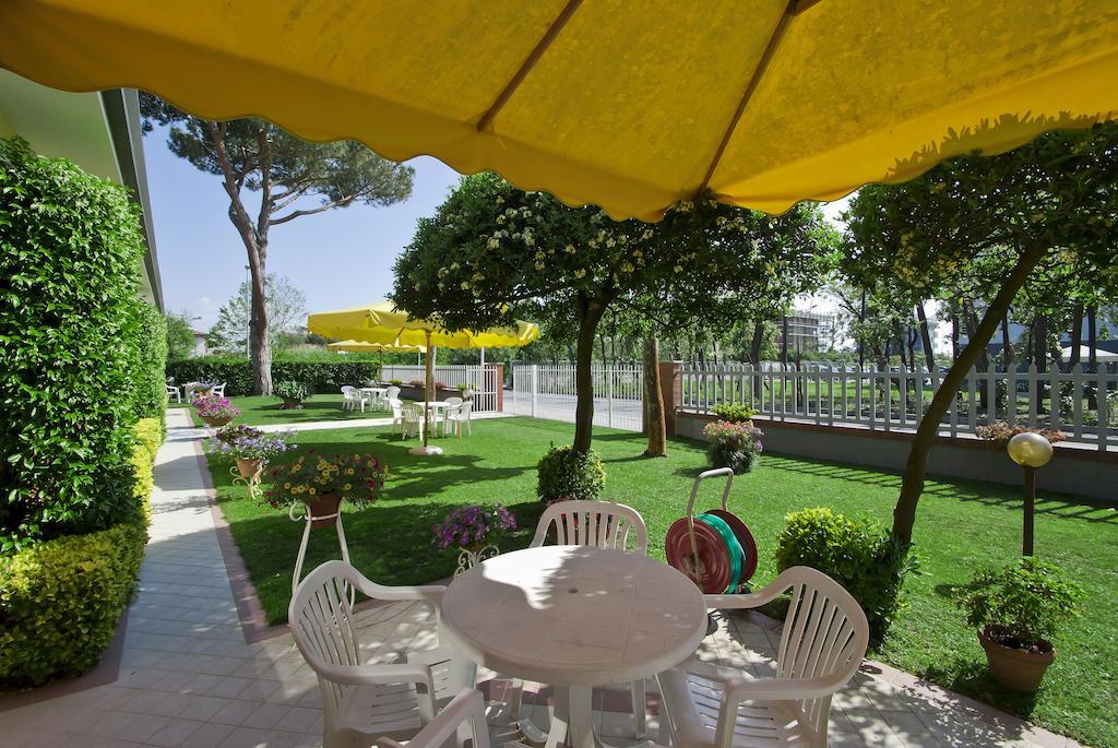 Hotel Versilia Camaiore Bagian luar foto
