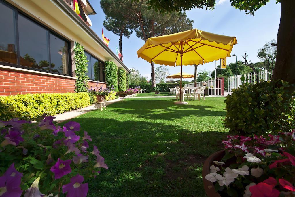 Hotel Versilia Camaiore Bagian luar foto