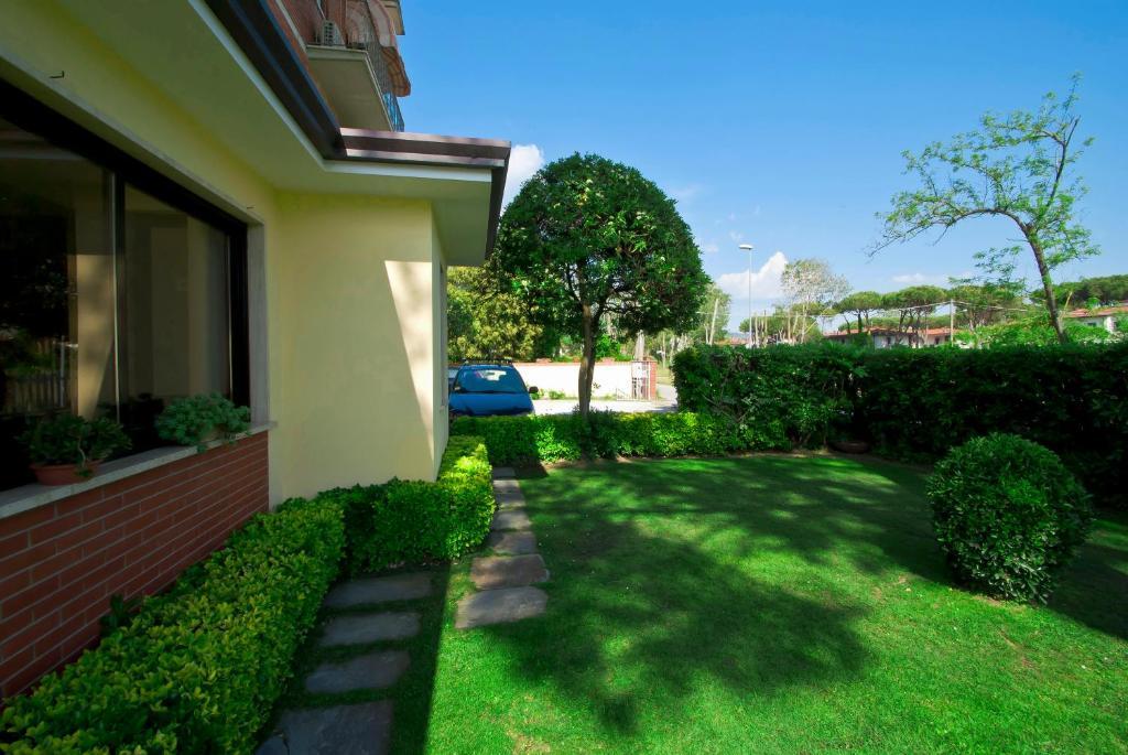 Hotel Versilia Camaiore Bagian luar foto